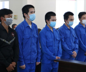Mâu thuẫn đánh nhau, dùng ô tô lao vào đối thủ khiến 1 người chết