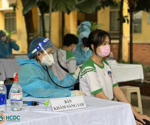 Bác sĩ cảnh báo về hiện tượng 'ngất dây chuyền' khi tiêm vắc xin Covid-19 cho trẻ em