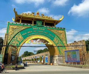 KDL Đại Nam thưa thớt khách ngày mở cửa, người đi chơi thì ít mà muốn gặp nữ streamer 50 tuổi thì nhiều
