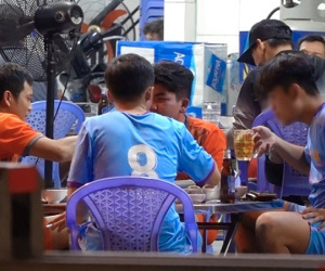 TP.HCM: Phớt lờ quy định, quán nhậu vô tư bán bia, quá 21h vẫn đón khách