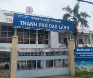 Thầy giáo chia sẻ nhầm màn hình khi dạy online cho học sinh lớp 11, lộ clip phụ nữ lõa thể
