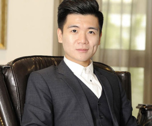 Con trai bầu Hiển vừa được bổ nhiệm làm Phó TGĐ Ngân hàng SHB: Thiếu gia nghìn tỷ đi xe máy, làm bồi bàn, ăn hàng quán bình dân