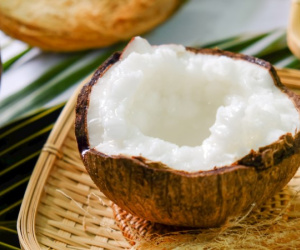 Dừa sáp đi máy bay sang Úc bán giá 600 nghìn đồng/quả