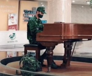 Chân dung chàng quân nhân đánh piano trong bệnh viện gây sốt mạng xã hội