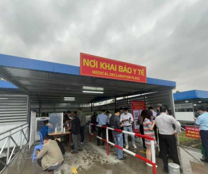 Người dân vào tỉnh Quảng Ninh bằng hệ thống quét mã tự động