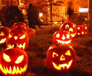 Tại sao lễ hội Halloween lại gắn liền với hình ảnh quả bí ngô?