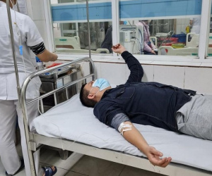 Hà Nội: Điều tra vụ côn đồ mang vũ khí vào sảnh chung cư đánh người
