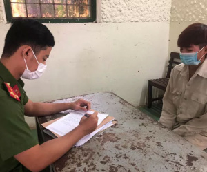 Bị phát hiện, tên trộm cầm búa đập liên tiếp vào mặt của chủ nhà