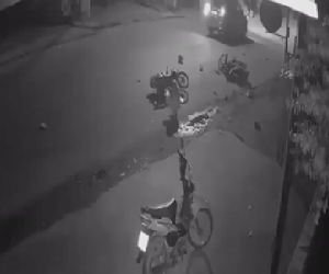 Mâu thuẫn lúc ăn nhậu, đối tượng châm lửa đốt xe của đối thủ gây náo loạn đường phố