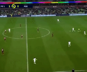 Siêu phẩm điên rồ ở Ligue 1: Cầu thủ của đội bét bảng ghi bàn từ khoảng cách không tưởng