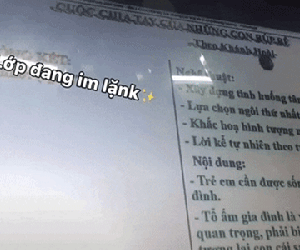 Học online quên tắt mic, nam sinh cất lên mấy tiếng cô nghe xong phải vội nhắc trò ngay: Quê không biết để đâu cho hết!