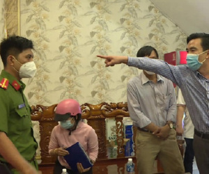 Người đàn ông hỏi 'mày công tác ở Đội nào' khi bị kiểm tra tập trung ăn nhậu trong vùng cam