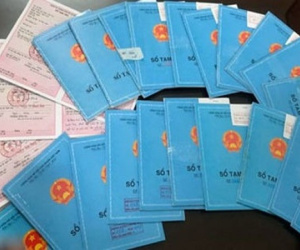Cựu cảnh sát khu vực làm giả hàng loạt sổ tạm trú