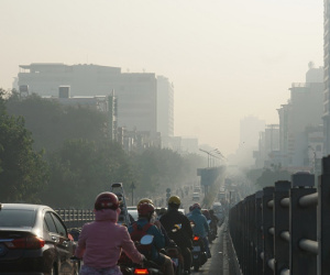 Sáng đầu tuần, TP.HCM chìm trong sương mù