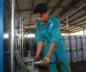 Giá gas liên tục tăng: Giải pháp nào kiểm soát?