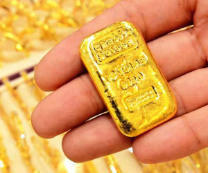 Sự bất thường khó hiểu của giá vàng trong nước