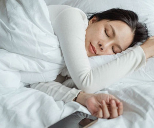 Người Nhật khỏe mạnh và sống lâu nhờ không dùng một đồ vật quen thuộc trong lúc ngủ