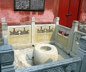 Tại sao giếng ở Tử Cấm Thành chứa đầy châu báu nhưng không ai dám lấy?