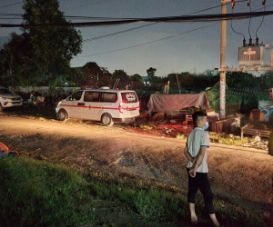 Đi nhặt trái bóng chuyền, phát hiện người đàn ông cởi trần chết trong bụi cỏ