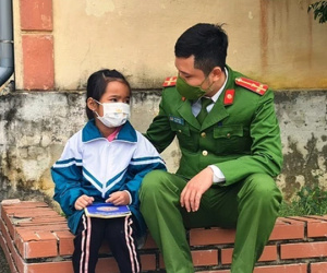 Xúc động khoảnh khắc bé gái đuối nước gặp lại ân nhân đã cứu sống mình: 'Có muốn làm con nuôi chú không?'