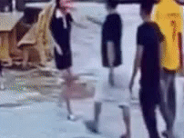 PGĐ Doanh nghiệp bắt cóc thiếu nữ đi hiếp dâm: Nhân chứng không cứu người có phạm luật?