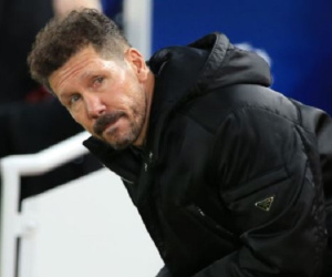 Nói là làm, HLV Diego Simeone tiếp tục từ chối bắt tay Jurgen Klopp