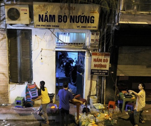 Hà Nội siết chặt chống dịch, hàng quán đóng cửa im lìm sau 21h