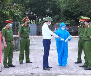 Phó bí thư huyện ủy cùng nhiều cán bộ mắc Covid-19, có đi hát karaoke trước đó