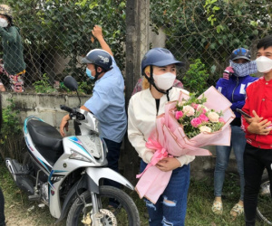 Đi xem bà Phương Hằng thăm 'thầy ông nội': Có người từ Tây Ninh, 9 giờ sáng đã có mặt