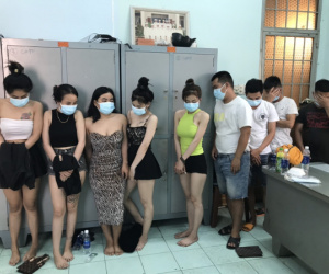 Cò mồi nhiễm COVID-19 giới thiệu 4 cô gái phục vụ nhóm bay lắc