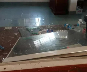 Bệnh viện dã chiến điều trị bệnh nhân Covid-19 bị đập phá
