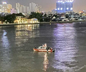 Nam thanh niên để lại đôi dép giữa cầu Sài Gòn rồi gieo mình xuống sông mất tích