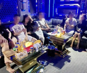 Khởi tố vụ án liên quan ổ dịch tại quán Karaoke, nhiều nhân viên F0