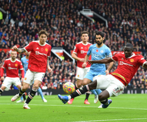 Man United sút về khung thành mình còn nhiều hơn về phía Man City