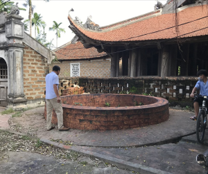 Đoàn phim hài Tết tự ý tô vẽ giếng cổ ở di tích Quốc gia Đường Lâm khiến người dân bức xúc