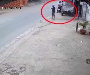 Xe ba gác máy đã tháo cần khởi động vẫn bị 4 thanh niên trộm trong vài giây