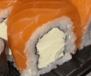 Clip ăn sushi kiểu lạ đời nhận vô vàn gạch đá, dân mạng phán ngay: Đây rõ ràng là một sự thiếu tôn trọng!