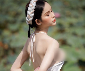 Á hậu chuyển giới Tường Vi khiến khán giả đỏ mặt với bộ hình khoe vòng 1 căng tràn, táo bạo