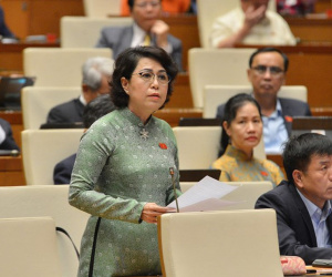 'Lô hàng cứu trợ về TP HCM một tháng chưa lấy ra được'