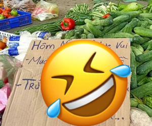 Khách đi chợ định buôn chuyện thì vội câm nín khi thấy tấm biển trước quầy rau: Đúng là anh bán rau 'trái gió trở trời' nhất Việt Nam!