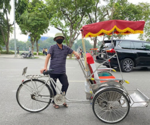 Tâm sự của bác đạp xích lô ở hồ Gươm: 'Ngày xưa để lại được 10 triệu đồng/tháng, bây giờ kiếm 5 triệu đã là hạnh phúc!'