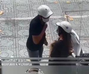 Phát hiện bị bạn gái 'cắm sừng', chàng trai tự đấm ngực gào thét giữa đường nhưng cách cư xử của anh với kẻ phản bội lại khiến dân tình nể phục