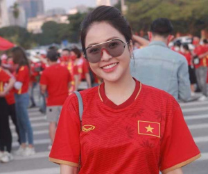 Hot girl Trâm Anh 'tươi như hoa', đến sân Mỹ Đình cổ vũ tuyển Việt Nam