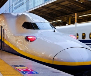 Tài xế Nhật Bản bị trừ lương vì tàu về ga chậm một phút kiện ngược lại công ty
