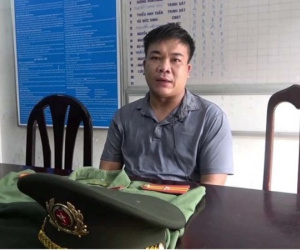 Lên mạng mua quân phục Công an để ra oai, lừa tình