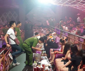Chủ quán bar bắt nhân viên nữ lên mạng hẹn hò, gạ khách đến quán, dùng cả vũ lực với khách để đạt doanh thu 2 tỉ đồng/tháng