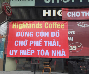 Vụ Highlands Coffee ở Hà Nội bị tố 'chây ì' trả tiền thuê mặt bằng, đưa hàng chục nhân viên đến gây rối trật tự: Bảo vệ kể lại thời điểm xảy ra xô xát