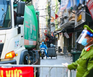 Cuộc sống bên trong khu phong tỏa phường Phú Đô