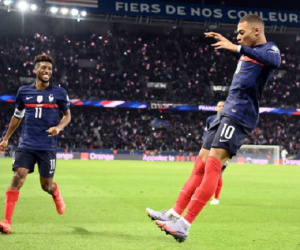 Kết quả Pháp 8-0 Kazakhstan: Les Bleus giành vé đi World Cup trong mưa bàn thắng