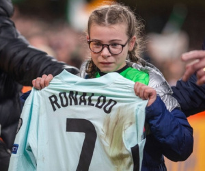 CĐV 11 tuổi tiết lộ 'siêu kế hoạch' để vào sân và lấy áo đấu Ronaldo